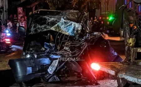 Detik-detik Kecelakaan Truk Peti Kemas dan Gran Max di Kedungwaru, Dua Orang Dilarikan ke RSUD