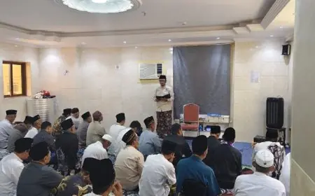 Jamaah Haji Jombang Rutinkan Salat Berjamaah dan Ngaji Bareng