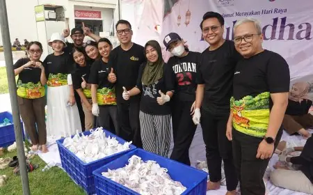 Momentum Idul Adha, Gressmall dan Aston Gresik Berbagi Daging Kurban