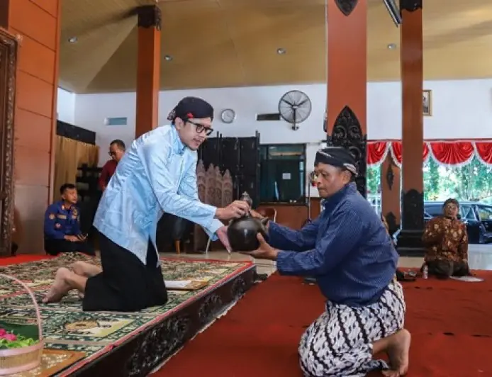Simbol Syukur Petani, Prosesi Adat Nyadran Dam Bagong Trenggalek Dimulai dengan Kirab Kerbau