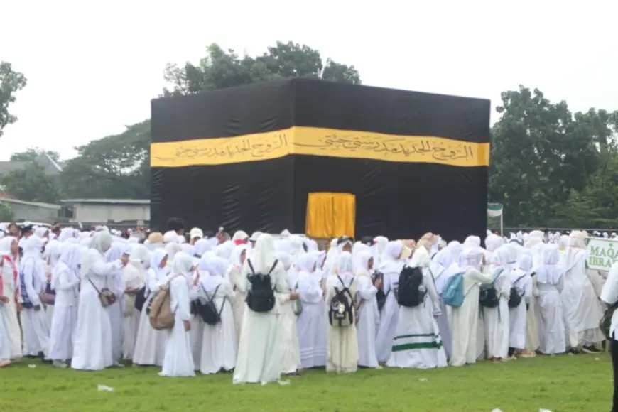 2.500 Siswa se-Jombang Gelar Manasik Haji Akbar, Bupati Warsubi: Ini Pondasi Ibadah Sejak Dini