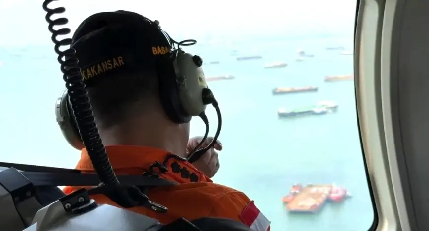 Pencarian Nelayan Hilang di Perairan Gresik, Tim Basarnas Kerahkan Helikopter