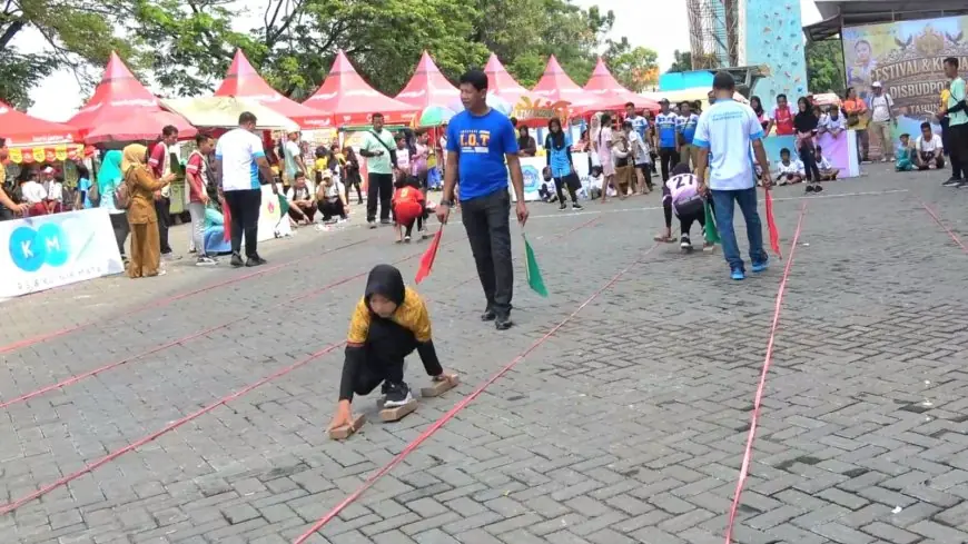 Ratusan Siswa di Lamongan Meriahkan Festival Olahraga Tradisional, Dari Lari Balok Hingga Gobak Sodor