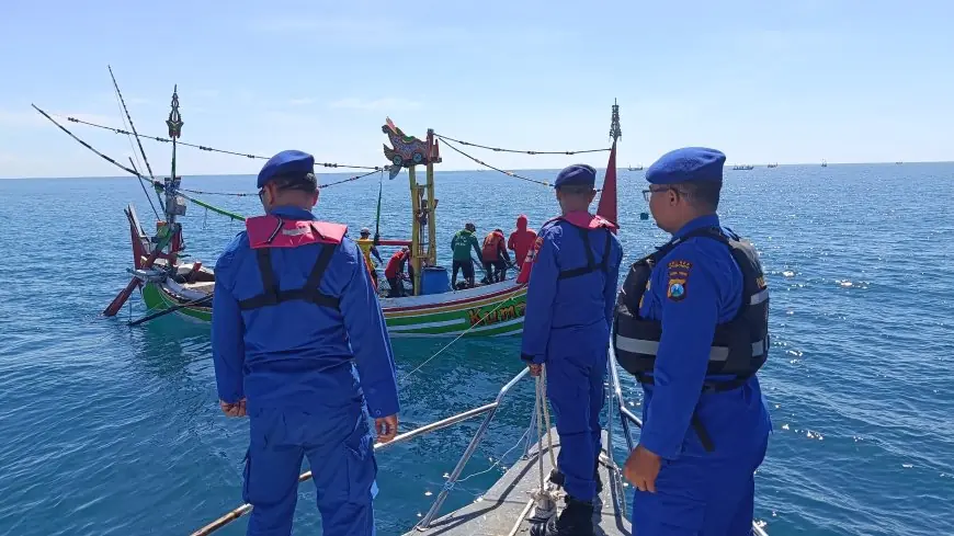 Jaga Perairan Situbondo, Satpolairud Polres Situbondo Sisir Laut Cegah Illegal Fishing