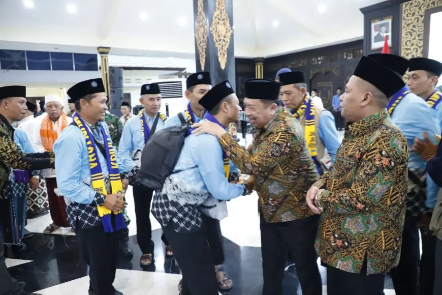 Bupati Warsubi Lepas Keberangkatan Jemaah Haji Jombang Kloter 60 dan 61 ke Tanah Suci