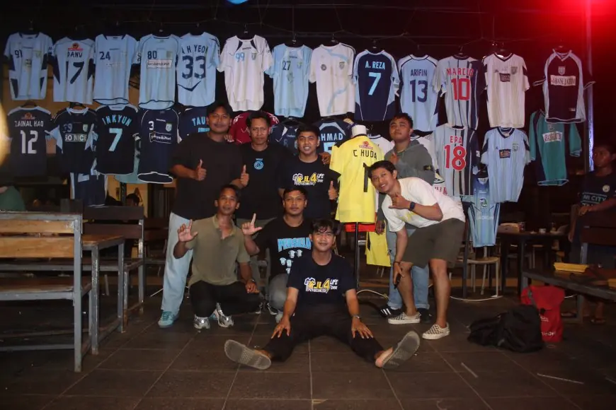 Rayakan HUT ke-59 Persela, Komunitas Jersey Lamongan Pamerkan Puluhan Kostum Bersejarah