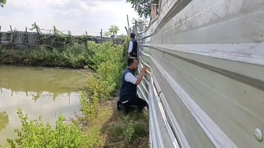 Limbah Tambak Udang Diduga Cemari Pesisir Banyuurip Gresik, Nelayan Keluhkan Hasil Tangkapan Turun