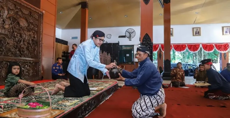Simbol Syukur Petani, Prosesi Adat Nyadran Dam Bagong Trenggalek Dimulai dengan Kirab Kerbau