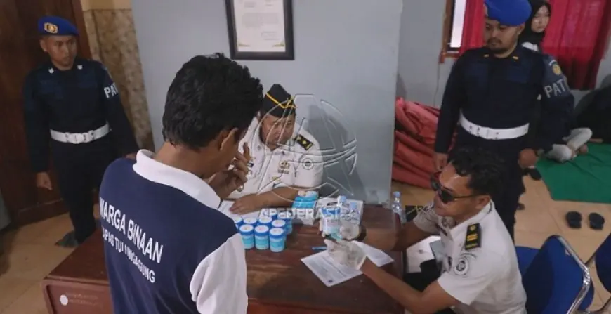 Perangi Narkoba, Lapas Tulungagung Gelar Tes Urine Massal terhadap 400 Warga Binaan