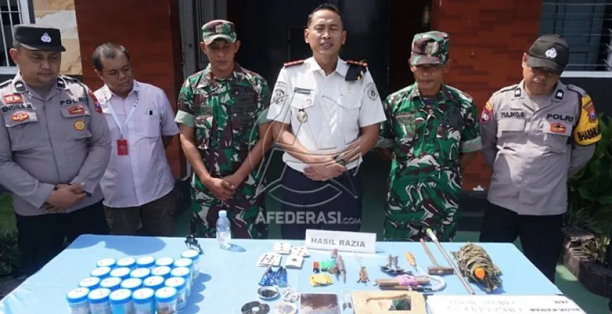 Gelar Razia Halinar, Kalapas Tulungagung Sita Barang Terlarang dan Tes Urine Ratusan Warga Binaan