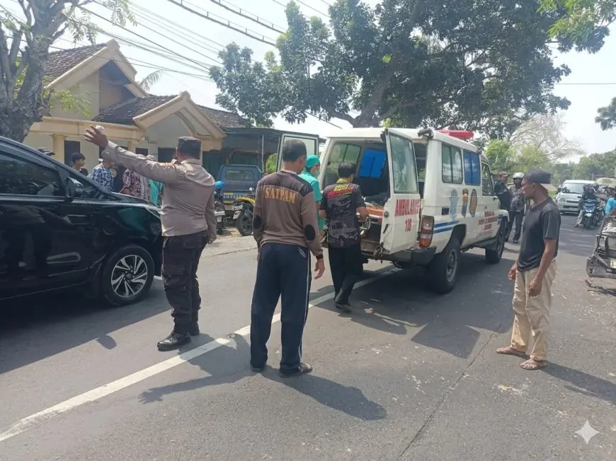 Tabrakan Beruntun di Tikung Lamongan, Pikap Oleng Hantam Dua Motor