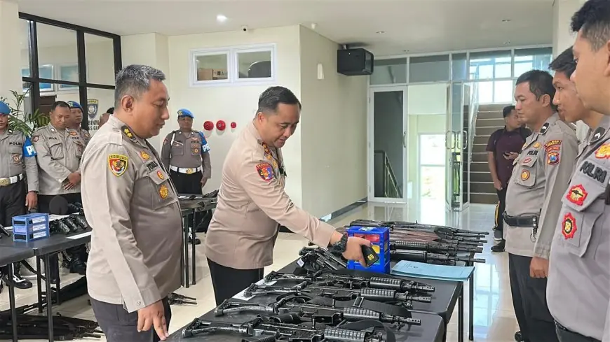 Cek Senjata Api Organik Anggota, Kapolres Gresik: Pengunaan Senjata Harus Sesuai SOP