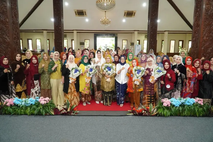 Anggun Berdaya! Saat Srikandi Pengusaha Lamongan Adu Cantik Lewat Filosofi Kebaya