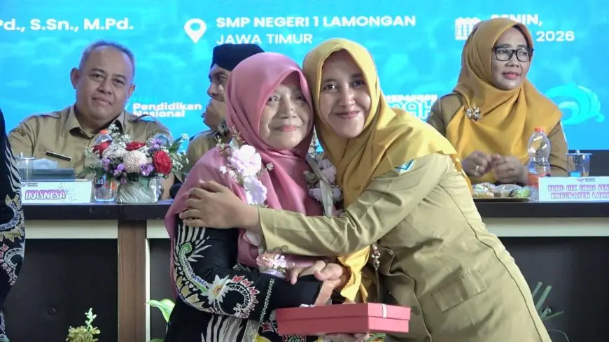 Sertijab Kepala SMPN 1 Lamongan, Yayuk Setia Rahayu Titipkan Pesan Jaga Tradisi Juara
