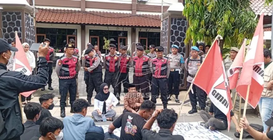 GMNI Geruduk DPRD Trenggalek, Soroti Bobroknya Sarpras Sekolah hingga Kasus Bullying
