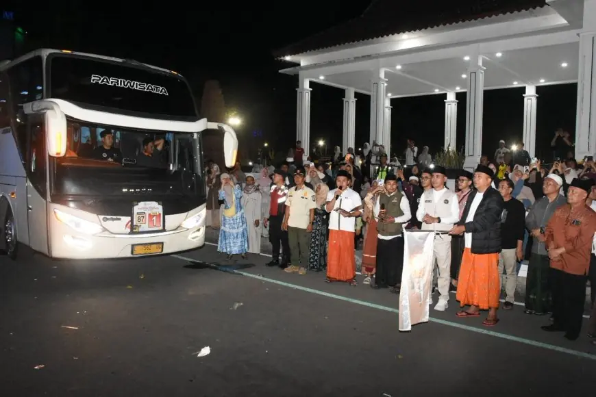 Bupati Situbondo Lepas Keberangkatan 997 CJH, Titip Doa untuk Kesejahteraan Daerah