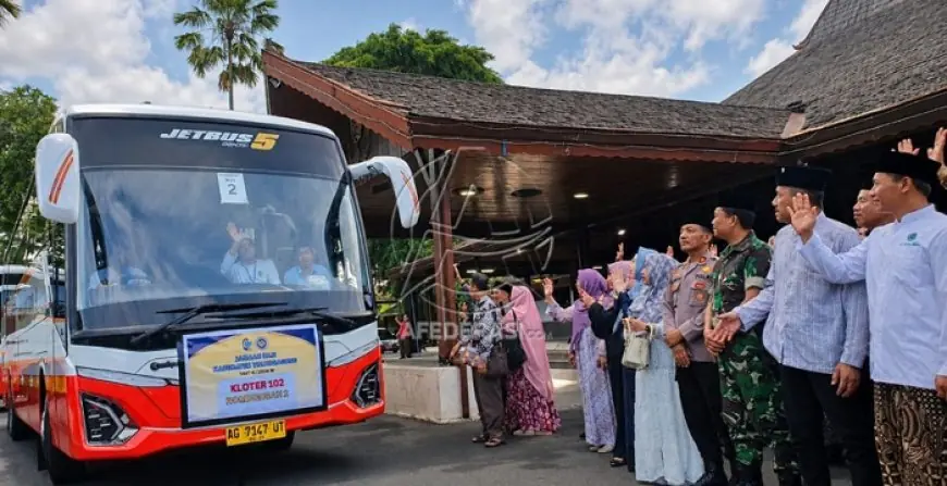 Lepas 1.175 Jemaah Haji, Plt Bupati Tulungagung Ahmad Baharudin Titip Pesan Jaga Fisik