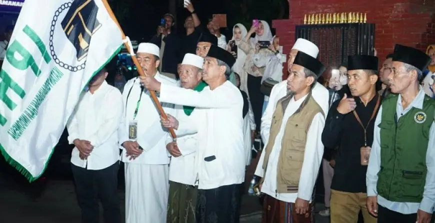 Komitmen Pemkab Trenggalek Beri Pelayanan Terbaik, Sekda Edy Lepas 448 Jamaah Calon Haji 2026