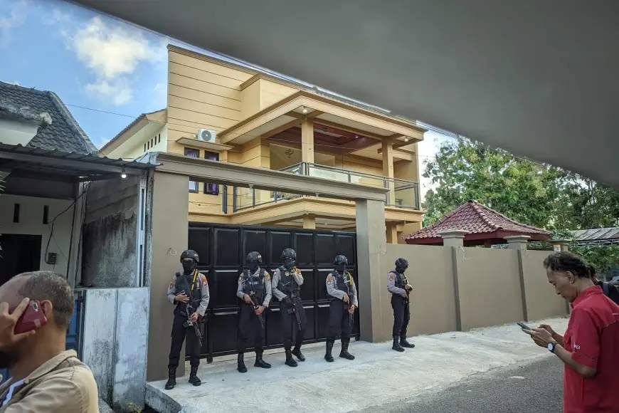 KPK Geledah Rumah Pengusaha Asal Pacitan