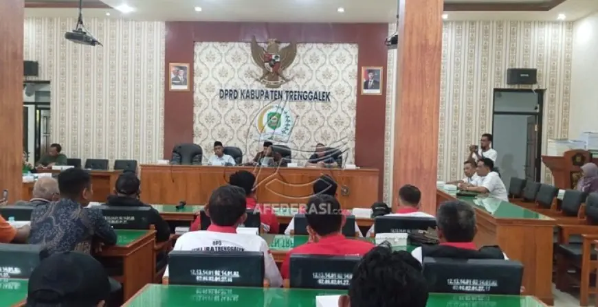 DPRD Trenggalek Desak Empat Rekanan Proyek Bendungan Bagong Perbaiki Jalan Rusak