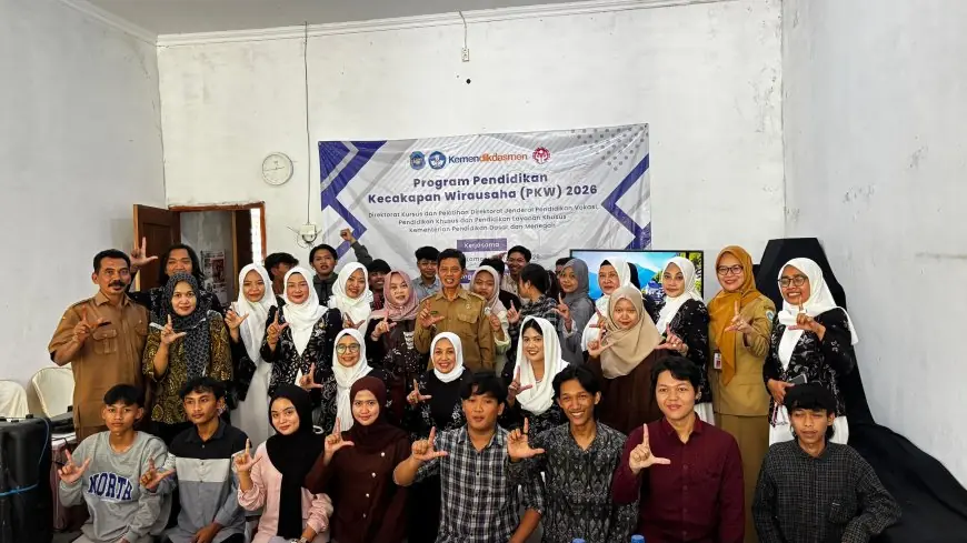 Sasar Remaja Putus Sekolah, Dekranasda Lamongan Latih 20 Pemuda Membatik Lewat Program PKW 2026