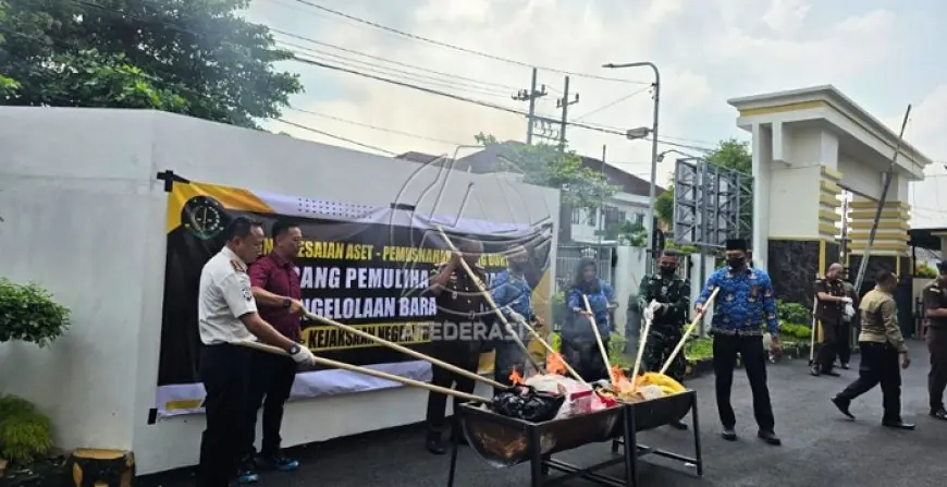Kejari Trenggalek Musnahkan Belasan Gram Sabu dan Ribuan Pil Double L