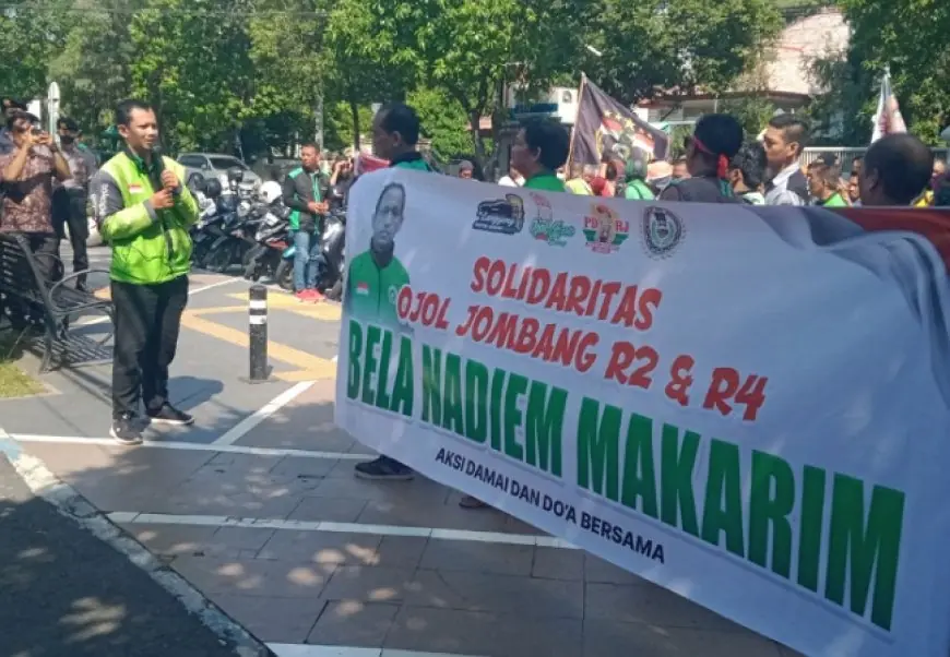 Ratusan Driver Ojol Jombang Gelar Aksi Damai, Minta Nadiem Makarim Dibebaskan Tuntutan Korupsi Chromebook