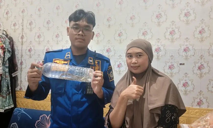 Ular Coros di Kasur, Membuat Pemilik Rumah Shock, Damkar Gresik Temukan Ular di Tumpukan Buku