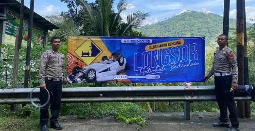 Antisipasi Longsor Susulan di KM 16 Trenggalek-Ponorogo, Polres Pasang Spanduk Peringatan