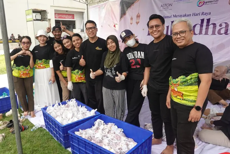 Momentum Idul Adha, Gressmall dan Aston Gresik Berbagi Daging Kurban