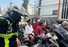 Cerita Haru, Terpisah di Tengah Lautan Jamaah  Haul di Gresik, Lansia asal Mojokerto dipulangkan Polisi