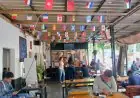 Warkop di Lamongan Berhias Bendera Peserta dan Bersiap Gelar Nobar Resmi
