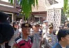 Pastikan Kondusif, Polres Trenggalek Kerahkan Ratusan Personel Jaga Aksi Damai di Gedung DPRD