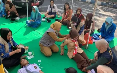 Kelelahan Saat Upacara Hari Nasional, Belasan Pelajar di Tulungagung Dilarikan ke Posko Kesehatan