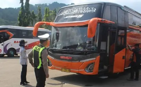 Pastikan Laik Jalan, Satlantas Polres Trenggalek dan Dishub Periksa Puluhan Bus