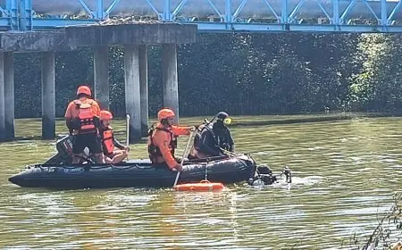 Tim SAR Cari Pemancing Asal Surabaya Tenggelam di Kali Lamong Gresik