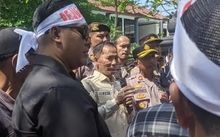 Respon Tuntutan Massa soal Korupsi dan Agraria, Plt Bupati Tulungagung Janjikan Transparansi