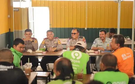 Ngopi Bareng Ojol, Satlantas Polres Gresik Perkuat Sinergi dan Budaya Tertib Lalu Lintas