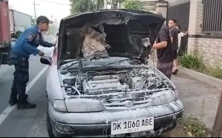 Mobil Sedan Terbakar Usai Isi BBM ,  Diduga Akibat Selang Bensin Bocor