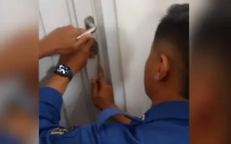 Damkar Lamongan Evakuasi Bocah yang Terkunci di Kamar Mandi Lembaga Bimbel