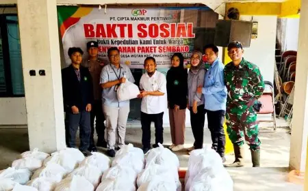 Ringankan Beban Warga dan UMKM, PT CMP Tebar 200 Paket Sembako di Panceng Gresik