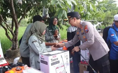 Perkuat Ketahanan Pangan, Polres Trenggalek Salurkan Bantuan Alsintan ke Petani