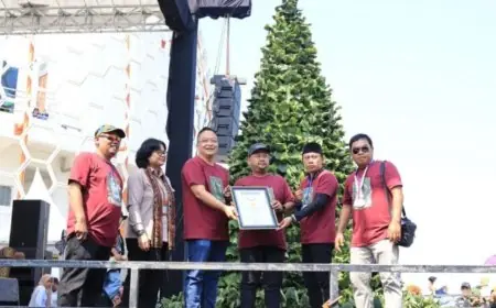 KWGe Ukir Sejarah, Gunungan Tumpeng Nasi Krawu 3.000 Nasi Krawu Setinggi 4,5 Meter Resmi Cetak Rekor MURI