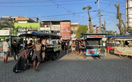 Perumda Pasar Lamongan Relokasi Puluhan PKL Malam ke Dalam Pasar Tingkat