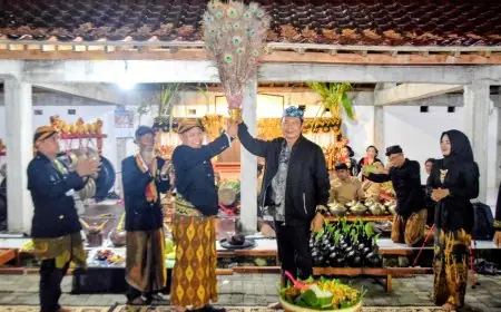 Lestarikan Warisan Leluhur, Bupati Lamongan Hadiri Peringatan 1 Suro di Gunung Ratu