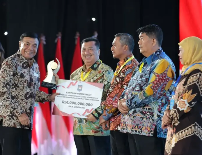 Raih Terbaik 3 Regional Jawa-Bali, Bupati Warsubi Bawa Pulang Rp1 Miliar