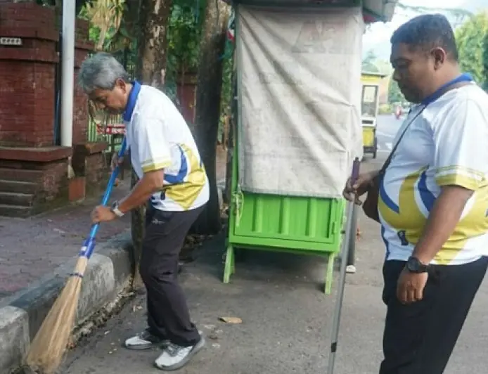 Peringati Hari Lingkungan Hidup, Sekda Trenggalek Pimpin Aksi Bersih Lingkungan