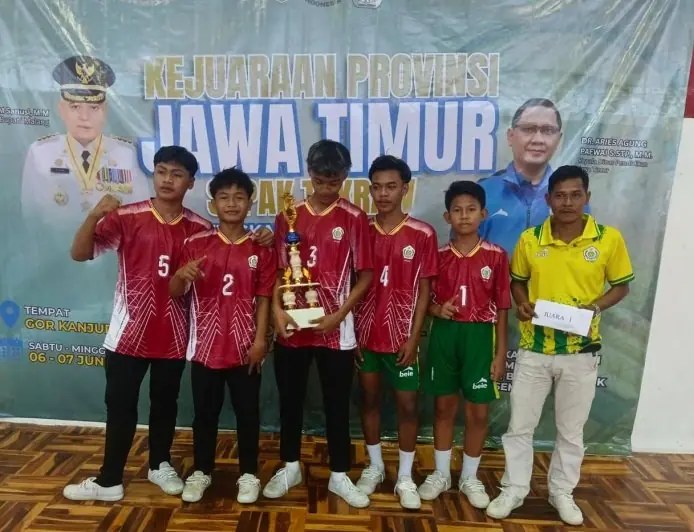 Hebat, di Tengah Keterbatasan Fasilitas Latihan, Atlet Sepak Takraw Bawean Gresik Raih Emas Kejurprov Jatim