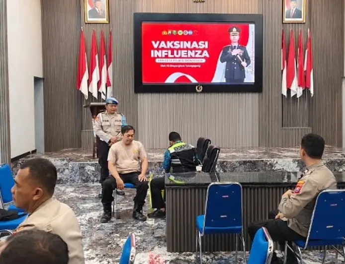 Antisipasi Penyakit di Masa Pancaroba, Ratusan Anggota Polres Trenggalek Jalani Vaksinasi