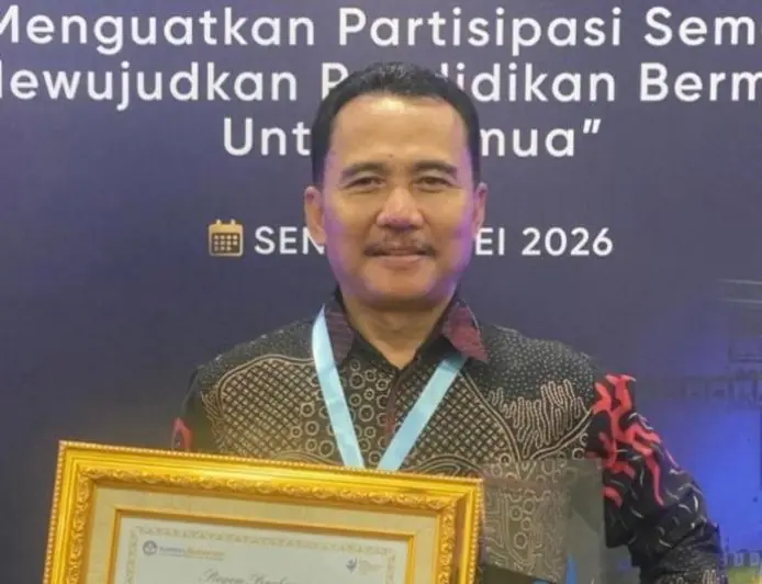 Dispendik Gresik Raih Penghargaan Nasional SPM Pendidikan dari Kemendikdasmen RI